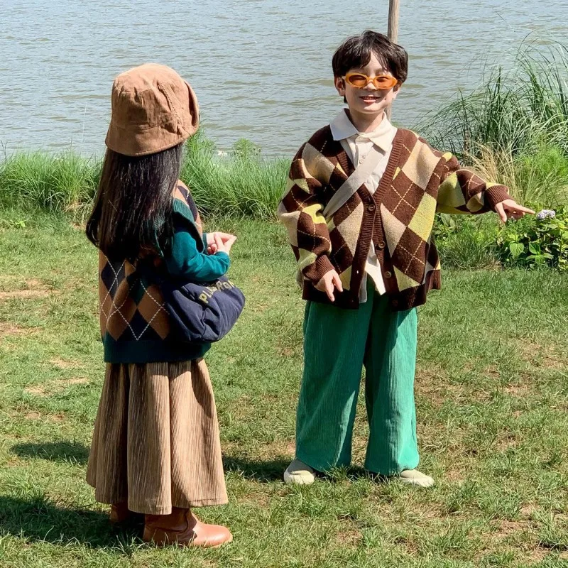 Детский свитер-пальто 2023 Весна-осень Для мальчиков и девочек, клетчатый жилет в корейском стиле, свободное повседневное вязаное детское модное пальто