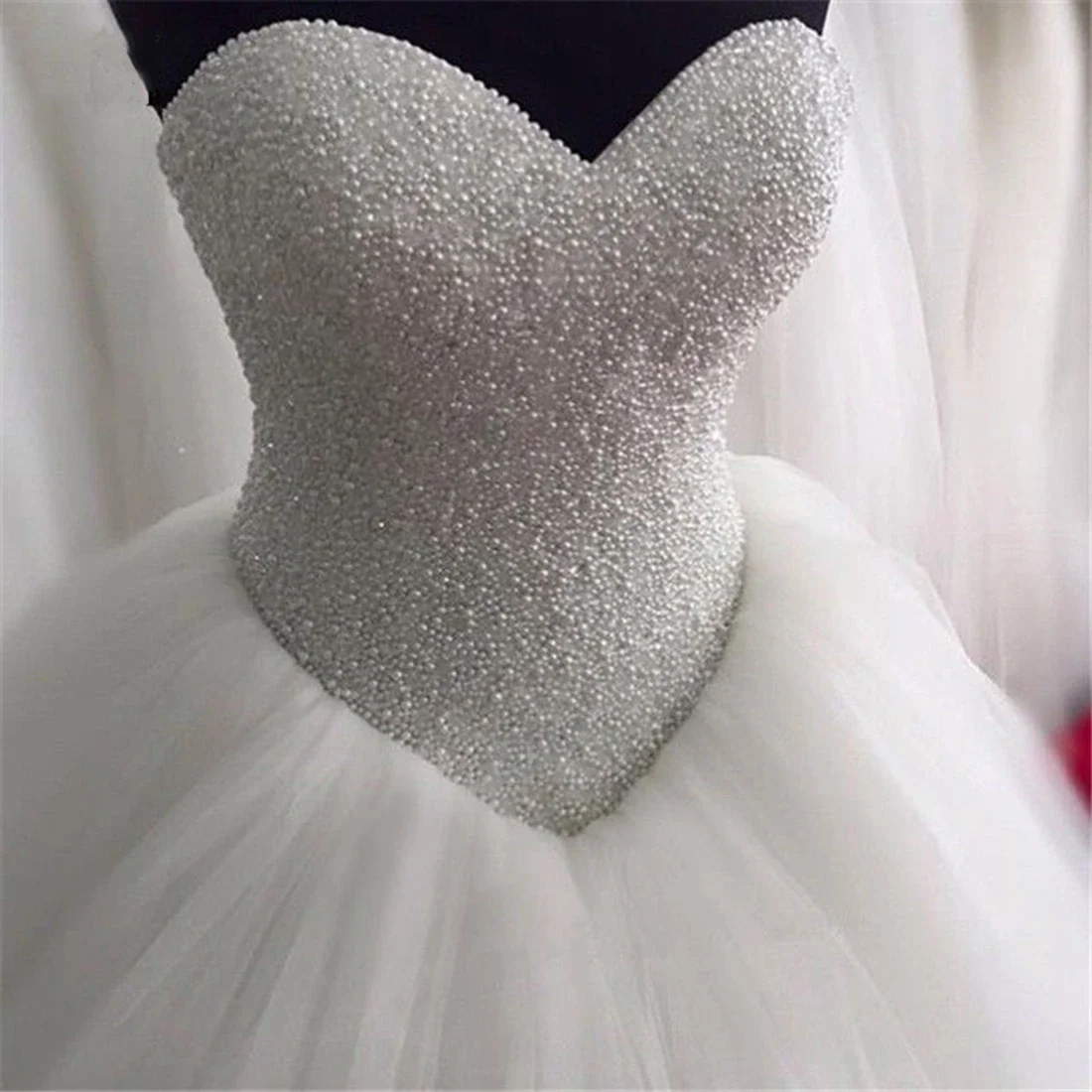 Элегантное Свадебное платье из Тюля в Лесном Стиле с Придворным Шлейфом Ручной Работы из Бисера